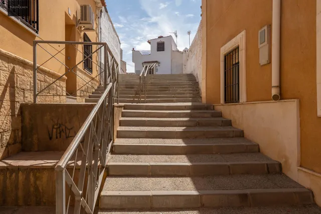 Amplia Casa en Venta en Guadix - Oportunidad de Inversión — 2