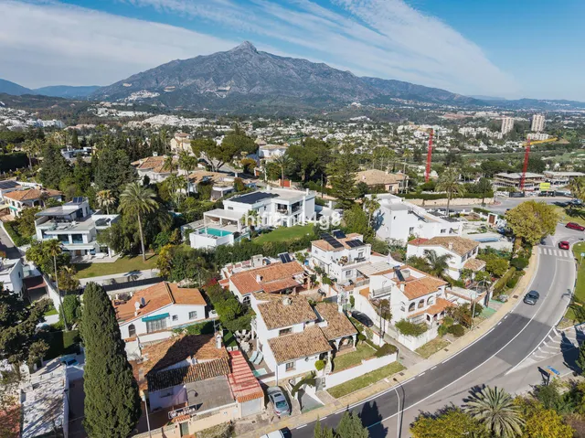 Chalet 4 habitaciones 221m² en venta - Marbella — 28
