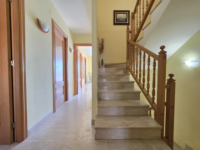 Chalet esquinero adosado en Vilafortuny — 44
