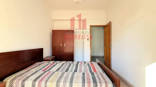 LUMINIOSA VIVIENDA PARA REFORMAR CON ASCENSOR EN O COUTO — 8