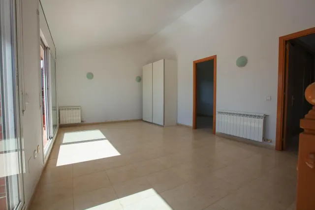 Chalet independiente con gran terraza en Calafell — 19