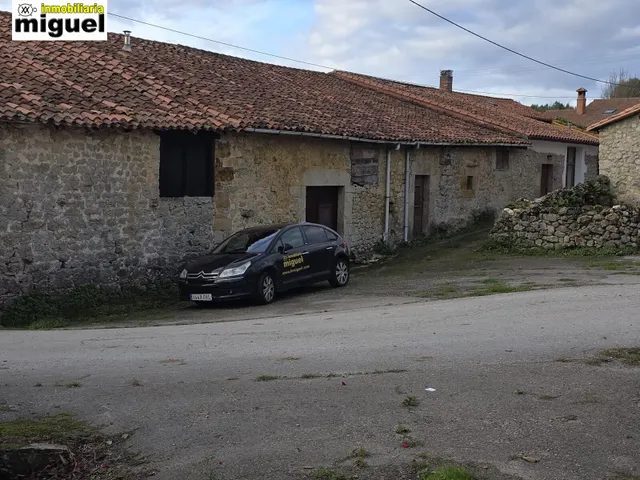 Se vende gran casa de piedra con cuadra anexa en Herrerías — 3