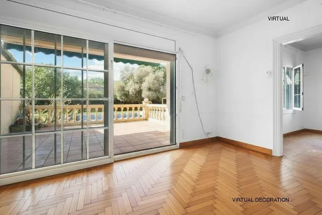 Villa con enorme jardín y piscina en pleno centro, a 5 minutos de la playa — 10