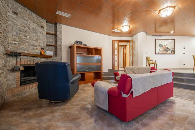 Espectacular Villa Unifamiliar Independiente con Máxima Privacidad y Autonomía en Cortijo del Aire — 11