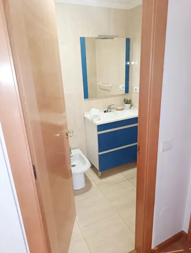 Se vende dúplex con terraza de 32 m2, cocina con despensa, salón con acceso a terraza, 3 hab., 2 baños, aseo, ascensor, trastero y plaza de garaje. — 10