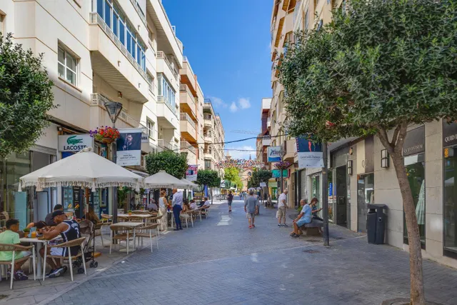 Exclusivo ático de 3 dormitorios en el centro de Torrevieja — 47