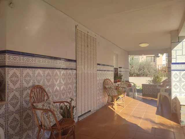Casa independiente con terreno urbano en una de las mejores 