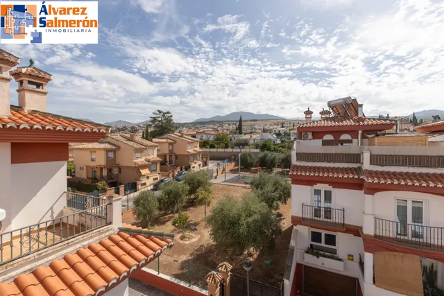 ADOSADA CON 4 DORMITORIOS, AMPLIAS TERRAZAS Y VISTAS A GRANADA Y SIERRA NEVADA — 42
