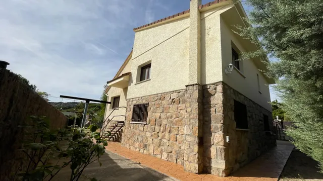 Cómodo chalet independiente en Becerril de la Sierra — 42