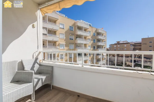 Maravilloso ático con terraza de 48 m2 en urbanización con piscina reformado con vistas al mar en Santa Pola — 19