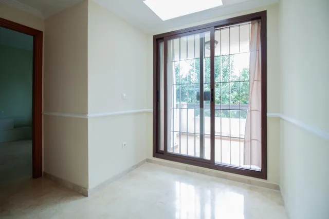 ¡Tu nuevo hogar en Bormujos! Magnífico chalet en alquiler con patio. — 25