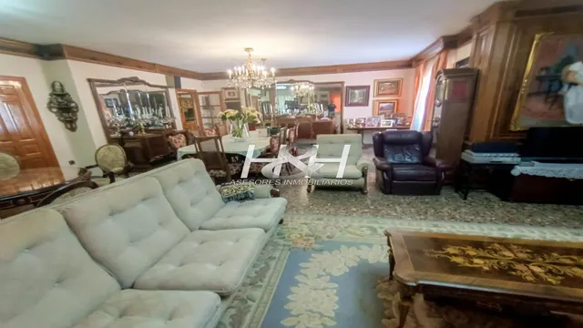 Sensacional villa en urbanización Santa Bárbara. / HH Asesores inmobiliarios. — 27