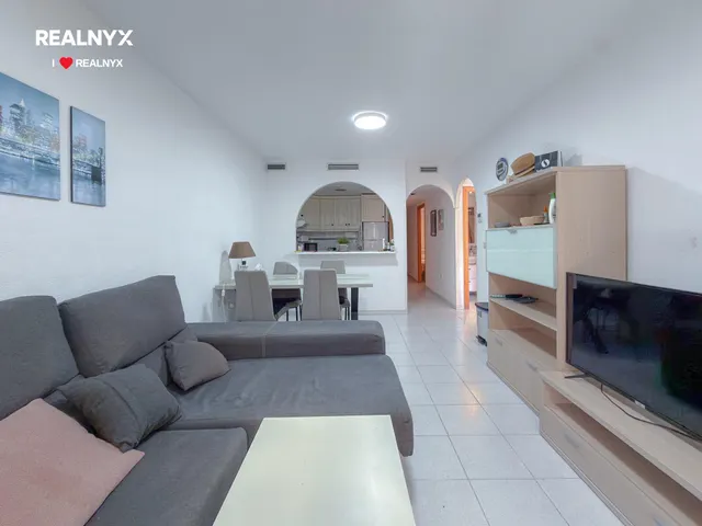 ¡Oferta Especial! Amplio apartamento con 3 dormitorios + gran terraza y vistas a la piscina comunitaria + Garaje incluido en el precio — 11