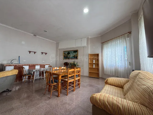 FABULOSA CASA INDEPENDIENTE DE DOS PLANTAS EN EL CENTRO DE E - foto 4