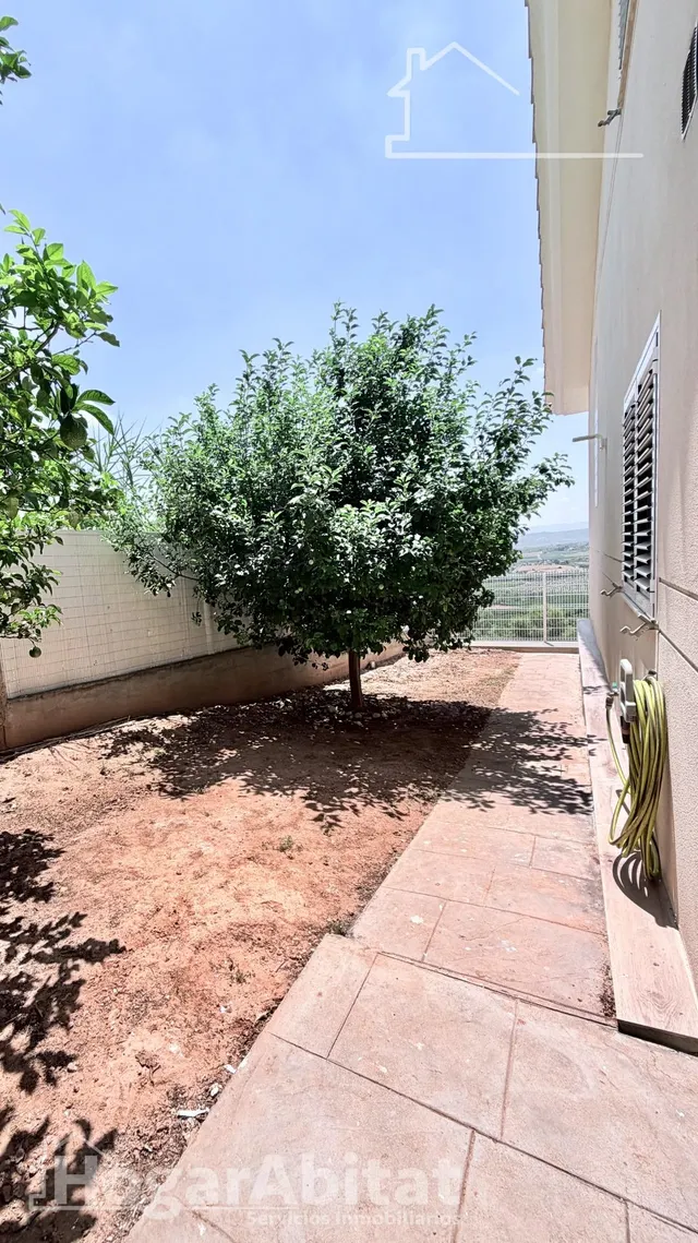 GRAN CHALET DE DOS PLANTAS CON PISCINA Y VISTAS DESPEJADAS — 43