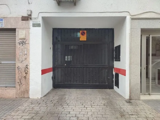 AMPLIA PLAZA DE GARAJE JUNTO AV ALMOGÁVARES!!! — 3