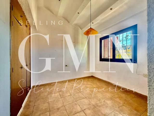 EXCELENTE VILLA EN ESQUINA EN ALBIR | MÁS PRIVACIDAD, LUZ Y GRAN POTENCIAL — 36