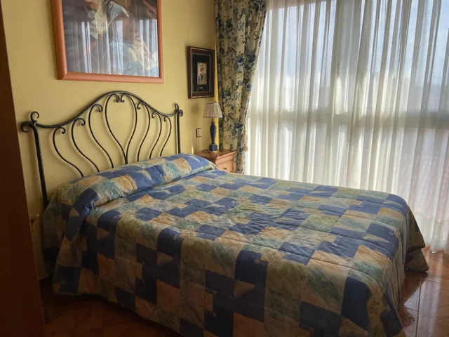 SE VENDE DÚPLEX AMUEBLADO. COCINA, SALÓN, 3 HAB., 2 BAÑOS, TRASTERO Y PLAZA DE GARAJE. — 9