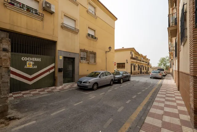 Piso 2 dormitorios, garaje y ascensor a la entrada de la Zubia, junto Ayuntamiento.  Perfecto estado — 34