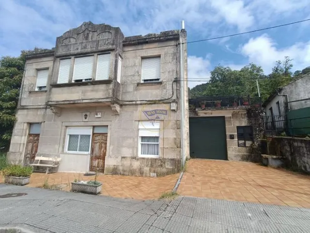 Casa con amplias vistas a la ría de Vigo ubicado en la zona alta de Teis — 34