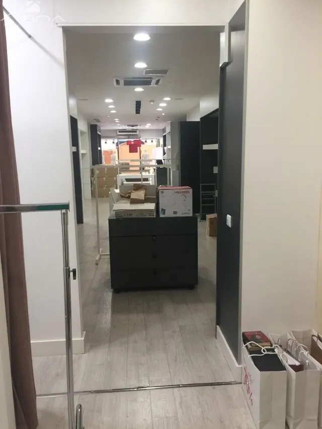 Amplio local comercial en el centro de Gandia — 7