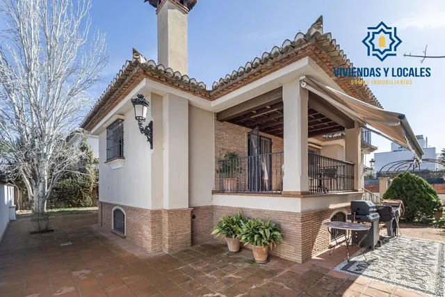 INCREÍBLE CHALET INDEPENDIENTE EN ZONA PRIVILEGIADA — 3