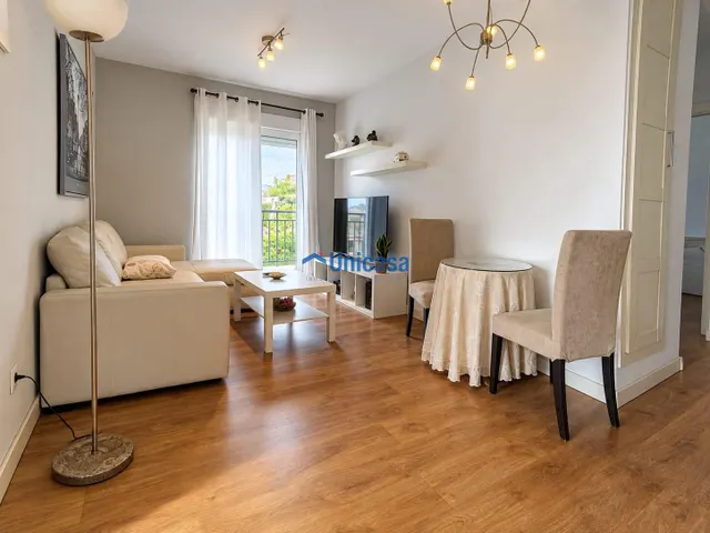CHALET INDEPENDIENTE · 2 VIVIENDAS · PARCELA DE 422 M2 — 42