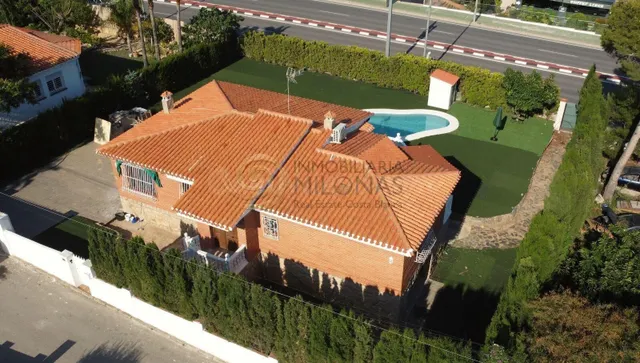 Exclusiva villa con piscina privada en una ubicación privile - foto 5