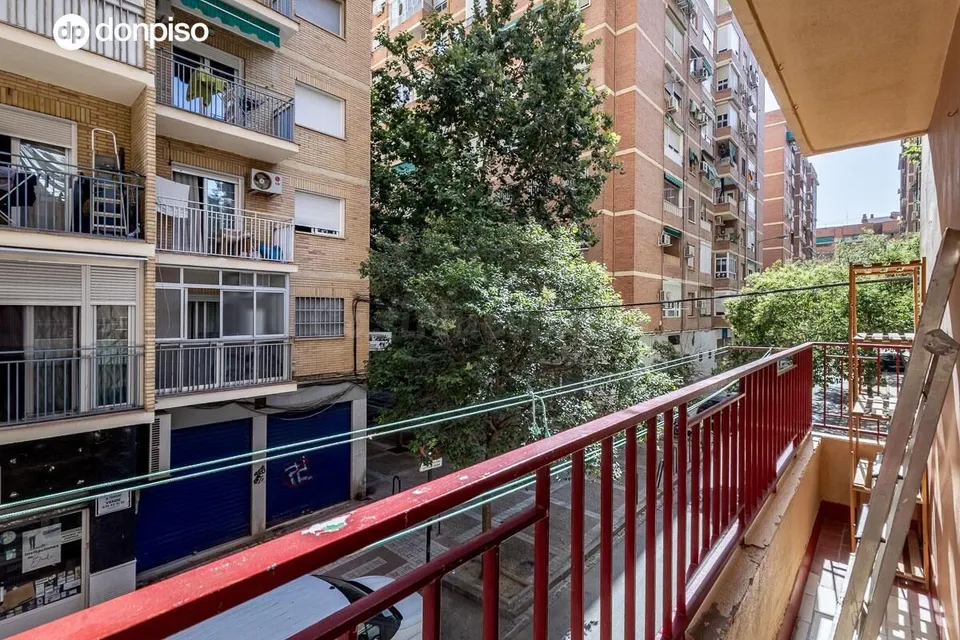 AMPLIO PISO EN CALLE PALENCIA