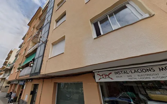SE VENDE piso OKUPA en C Calle Prat 26 de Canovelles, Barcelona. — 3