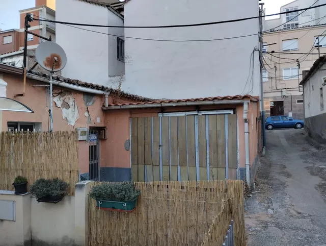 CASA PARA DERRIBAR EN ZAMORA ZONA SANTA ELENA (SIN POSIBILIDAD DE REHABILITACIÓN) — 3