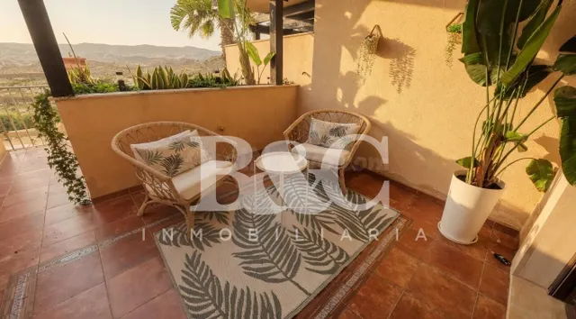 Vivienda exclusiva con vistas y licencia turística activa - foto 2