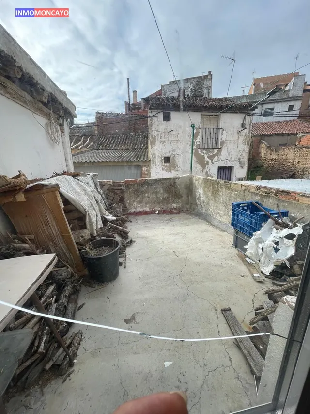 SE VENDE AMPLIA CASA EN NOVALLAS (ZARAGOZA) - foto 5