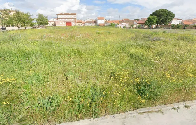 Urbis te ofrece un solar en venta en Cantalapiedra, Salamanca. — 2