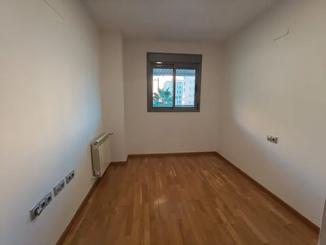 Piso de 121 m2 con dos grandes terrazas, piscina, garaje y trastero en avenida de la ilustración — 25