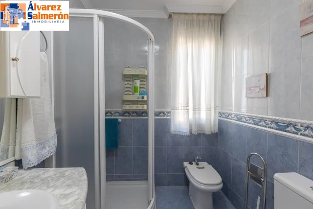 Casa independiente a 5 minutos de Granada en buen estado para entrar a vivir — 40