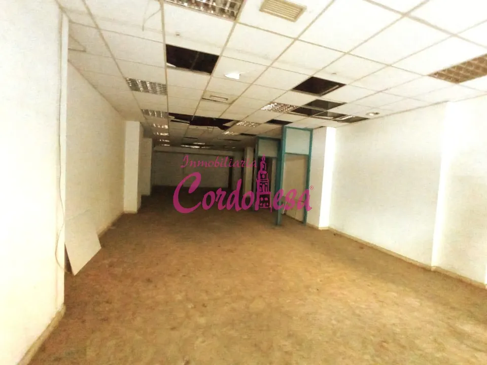 AMPLIO LOCAL COMERCIAL EN PLENO CENTRO!!!