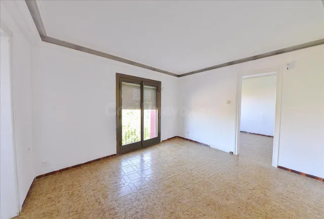 ¡Piso en Venta de 98 m2 con Gran Potencial en Barberà del Va - foto 2