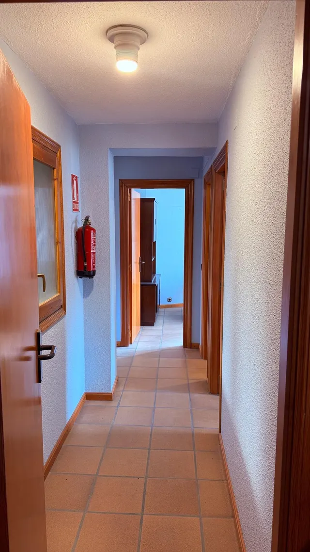 Local con oficinas en Tudela / Almacén para vehículos — 3