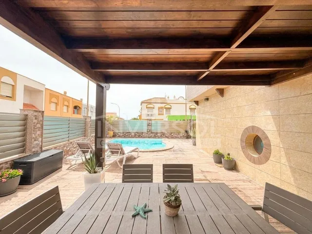 VIVIENDA ADOSADA CON PISCINA PRIVADA — 3