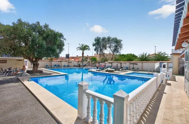 Elegante Chalet Reformado en Torre de la Horadada - €299,000 - foto 4