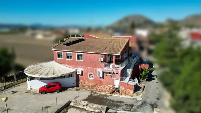 ¡GRAN OPORTUNIDAD DE INVERSIÓN! Casa con negocio hostelero - foto 3
