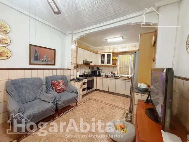 ¡En buena zona! Casa amplia y luminosa con gran terraza y ba - foto 2