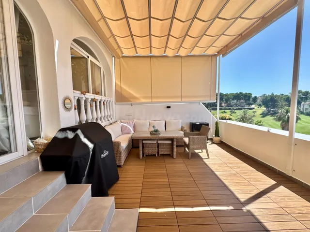 Venta de casa adosada con tres dormitorios en Benalmádena Co - foto 2