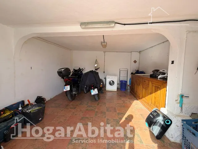 Chalet con piscina, garaje, terraza y barbacoa — 24