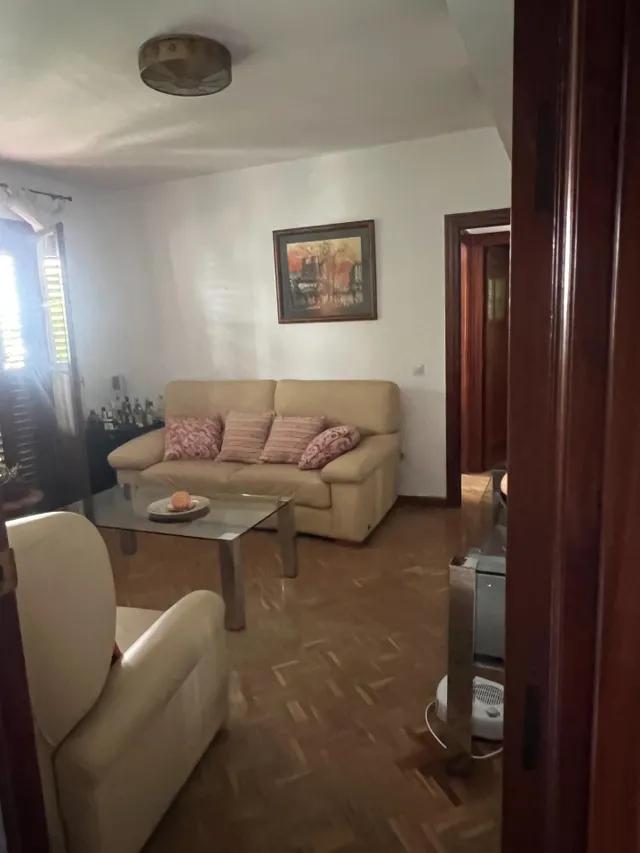 Se venden dos pisos de 2 habitaciones cada uno, con licencia turística — 12
