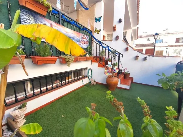 Vivienda amplia en perfecto estado en la zona alta de Gran Alacant, con piscina, parking y todos los servicios a pie — 3
