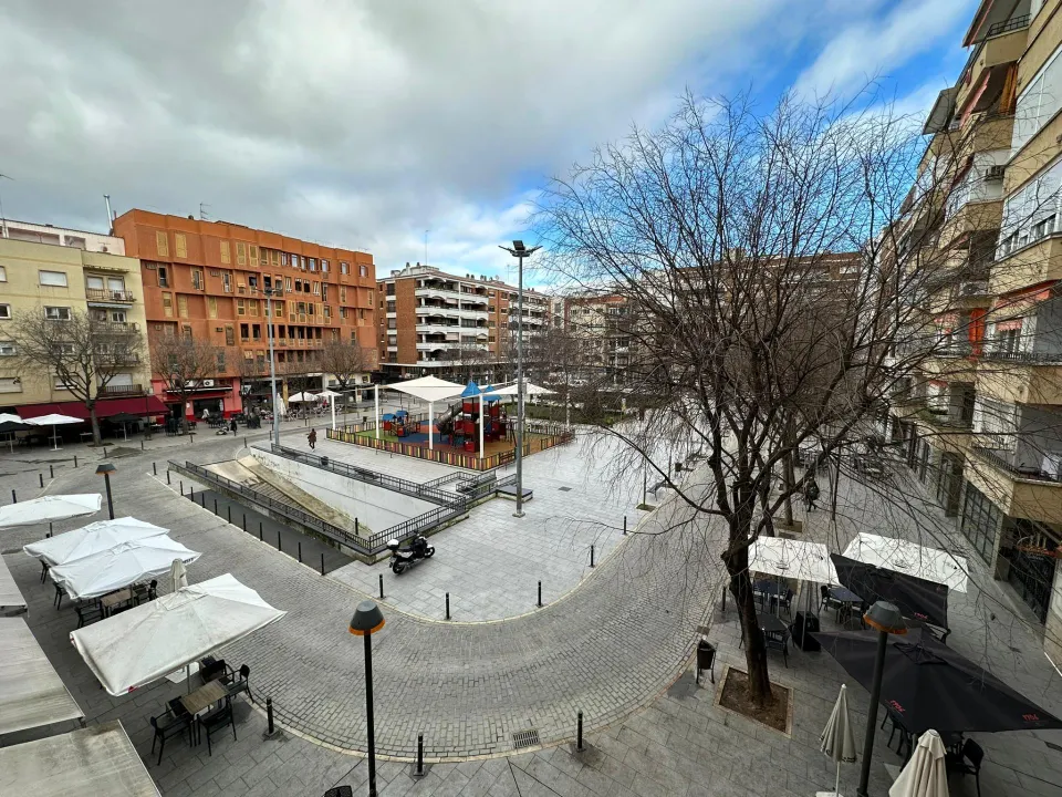 PISO DE 4 DORMITORIOS EN PLAZA DE LOS ALFÉRECES