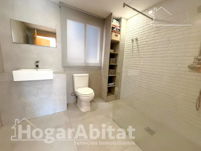 Excelente ubicación y reforma integral en este luminoso piso exterior con terraza, garaje y piscina comunitaria — 37
