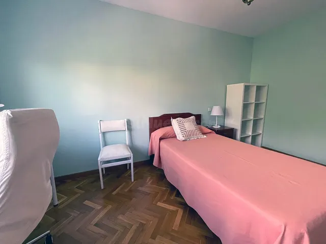 ¡CHICAS ESTUDIANTES! ÚLTIMA HABITACIÓN EN CHALET A COMPARTIR EN VILLANUEVA DE LA CAÑADA (MADRID). — 16